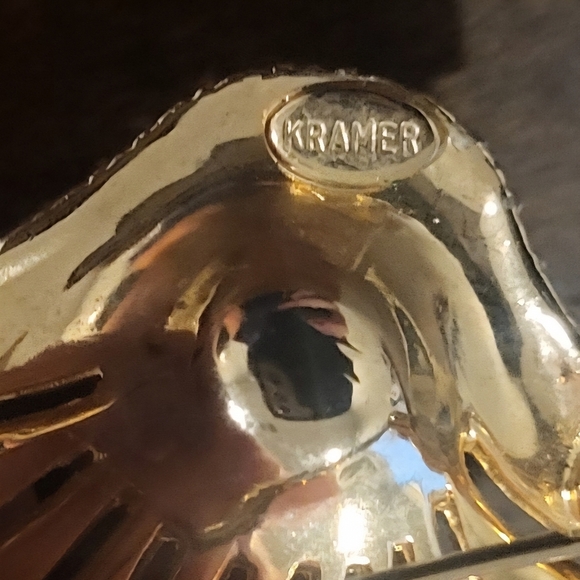 Vintage Signed Kramer Blue & Gold Tone Shell Brooch - Picture 4 of 4